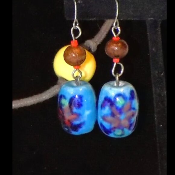 Vintage Boho Hand-Painted Ceramic & Wood Bead Leather Necklace & Earrings Set - Picture 9 of 9